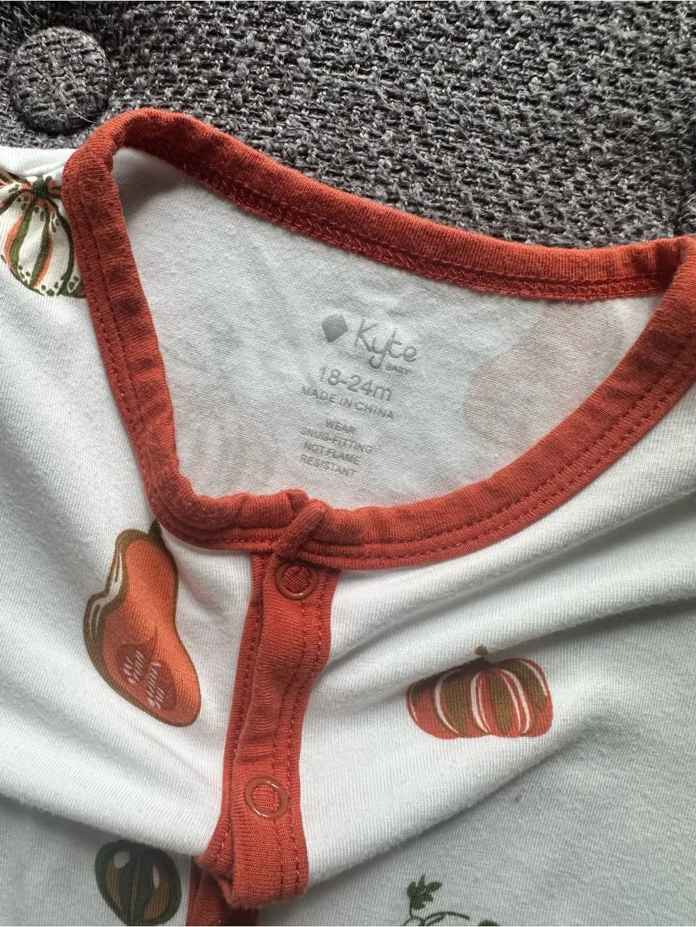 Kyte BABY White Pumpkin-Print One-Piece with Snaps 18-24